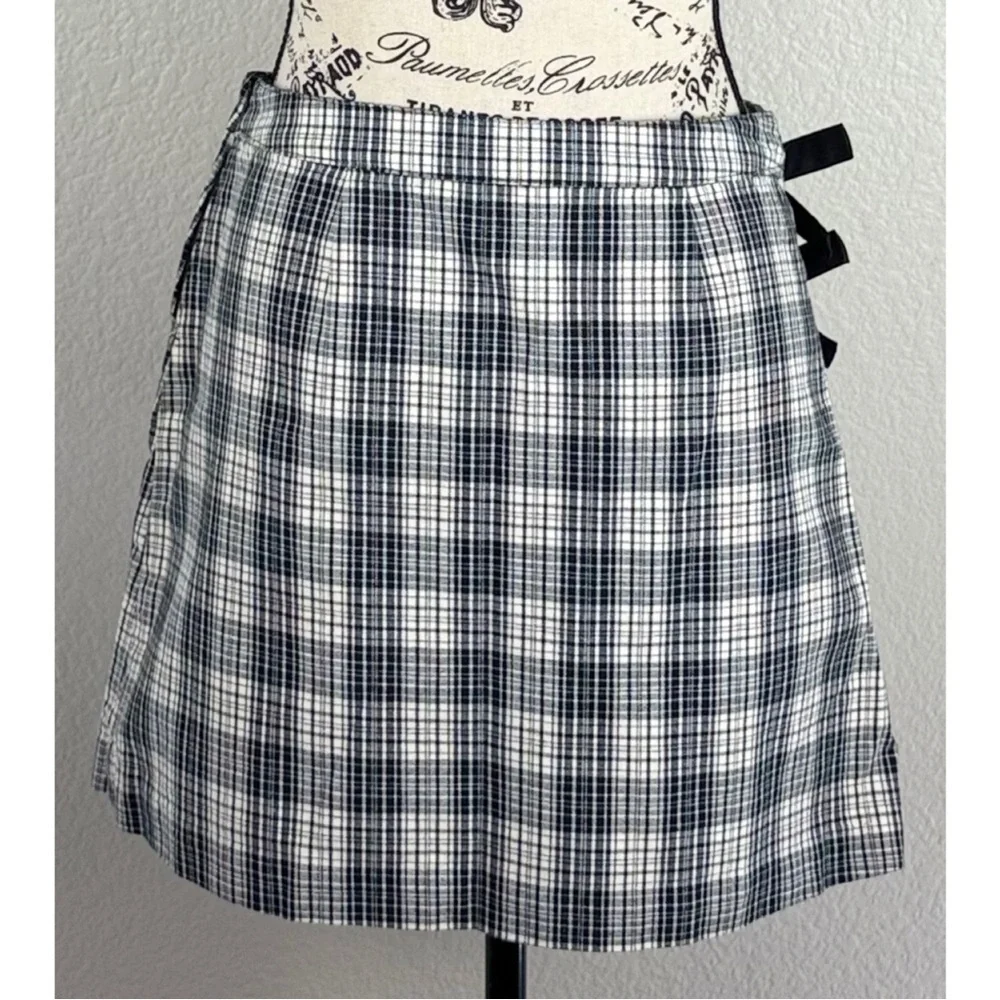 Old Navy Girls Y2K Plaid Black and White Skirt Dark Academia Preppy, size 14